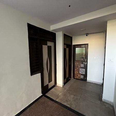 The Tree House Hotel New Delhi Exterior photo