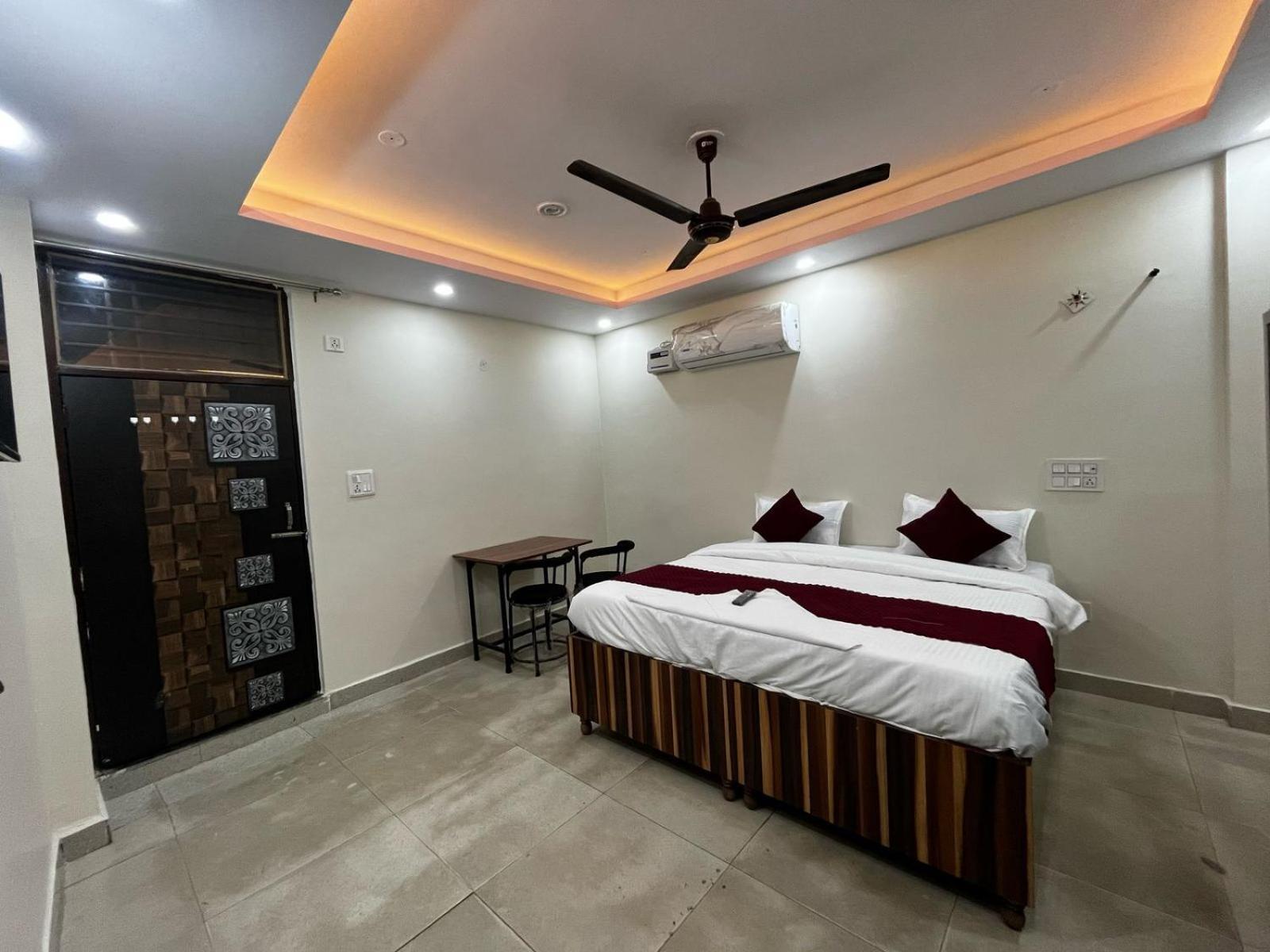 The Tree House Hotel New Delhi Exterior photo