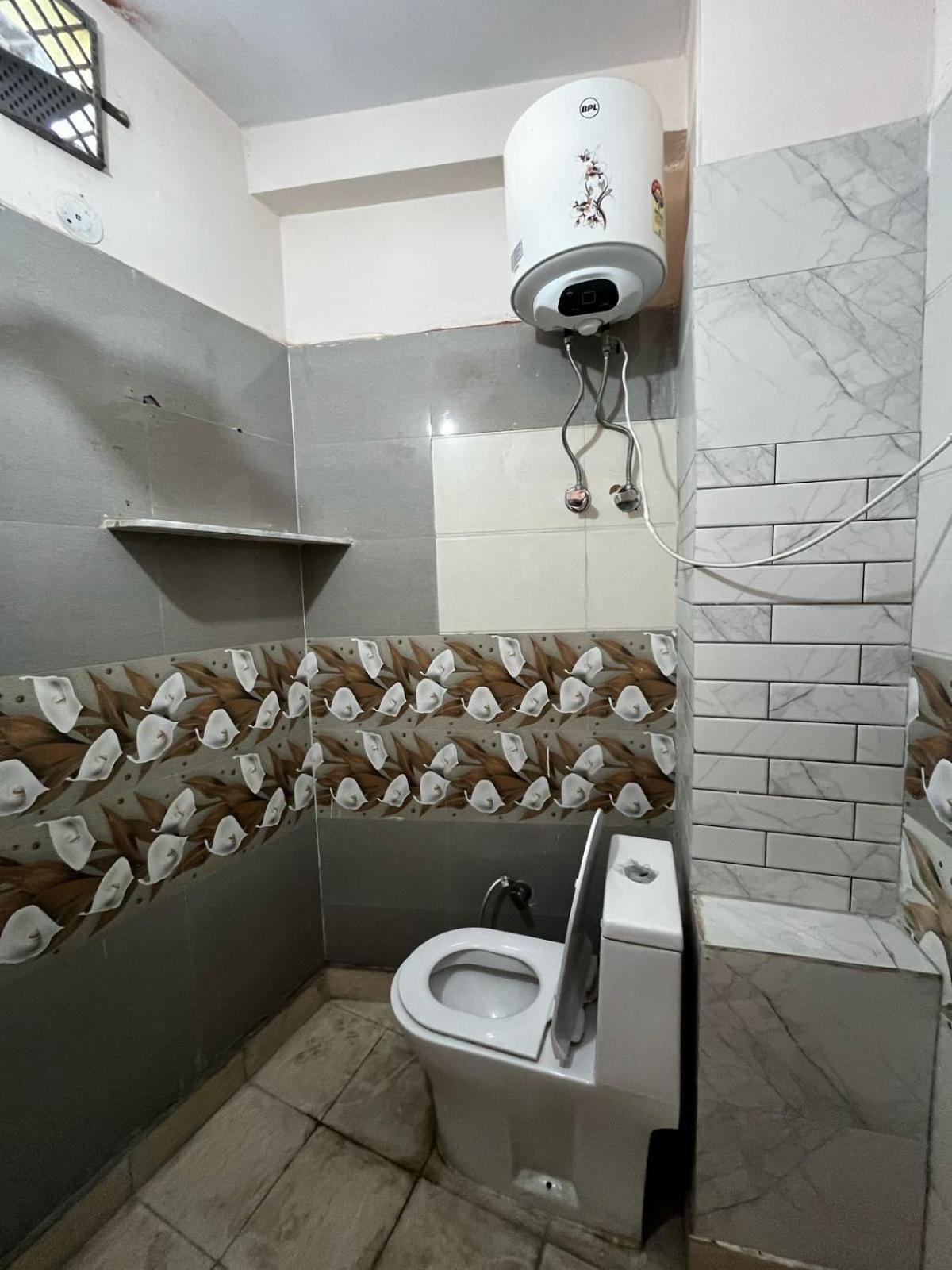 The Tree House Hotel New Delhi Exterior photo